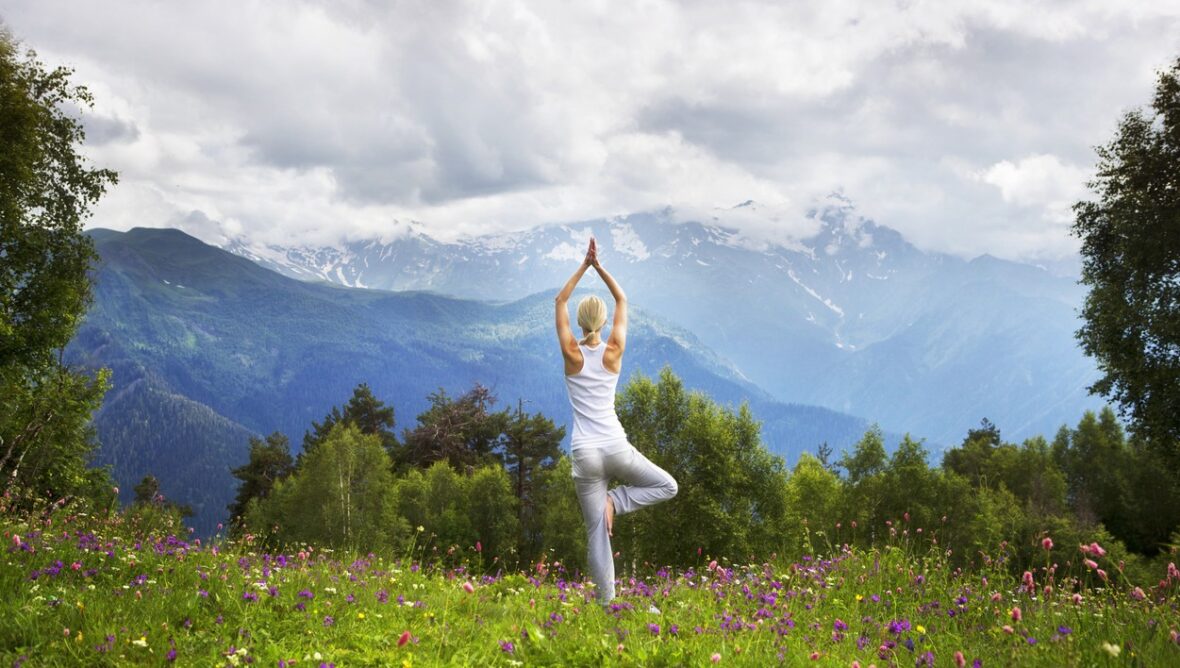 Ritrovare l'armonia con lo yoga in montagna