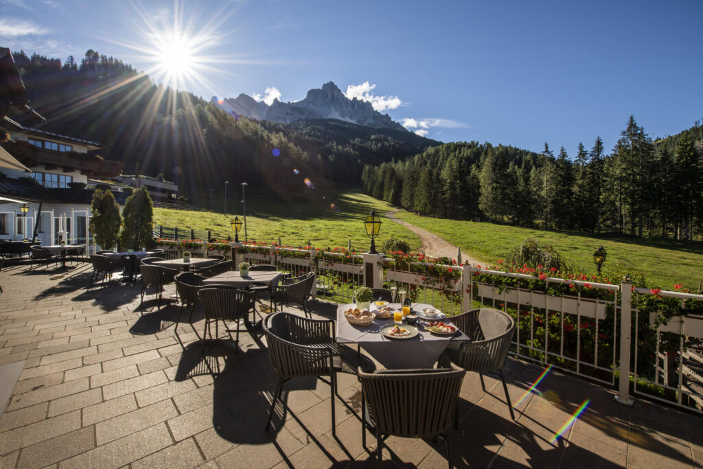 Hotel Sonnalp. la terrazza e il Latemar