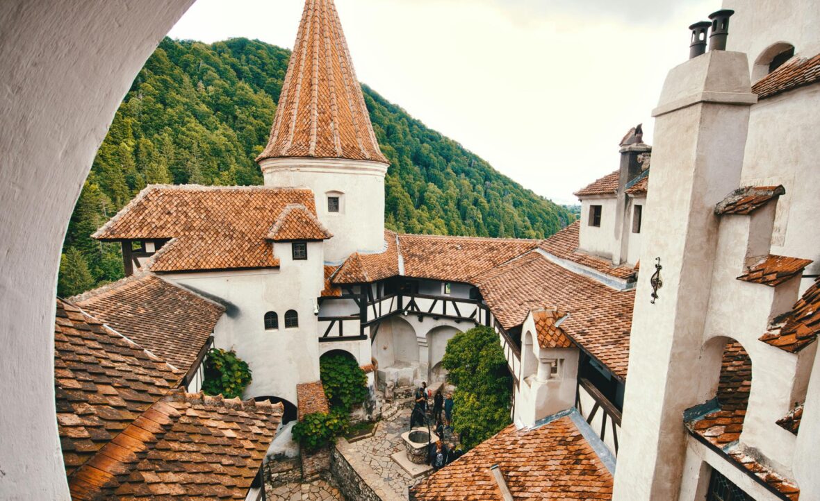Courtesy-of-CamperDays_Bran-Castle-2-Unsplah