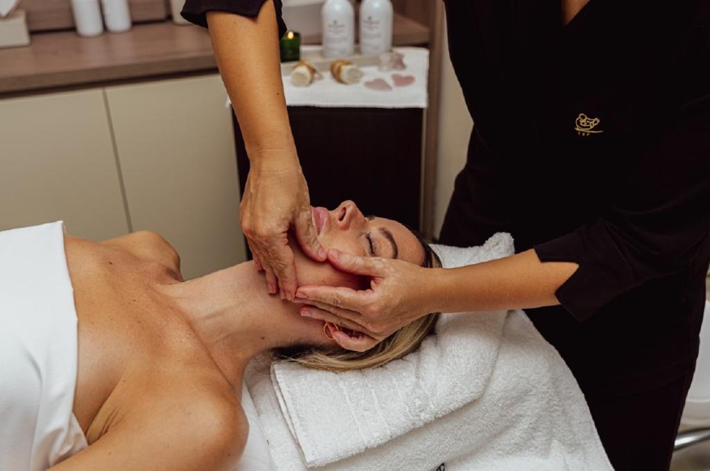 SIGNATURE FACIAL